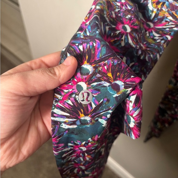 Lululemon Base Pace High-Rise Tight 28" *Brushed Floral Electric Multi - Picture 7 of 11